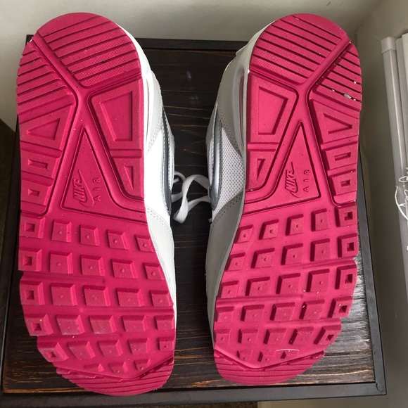 💥ANY OFFERS??Women’s Nike Sneaker💥 - Picture 4 of 5